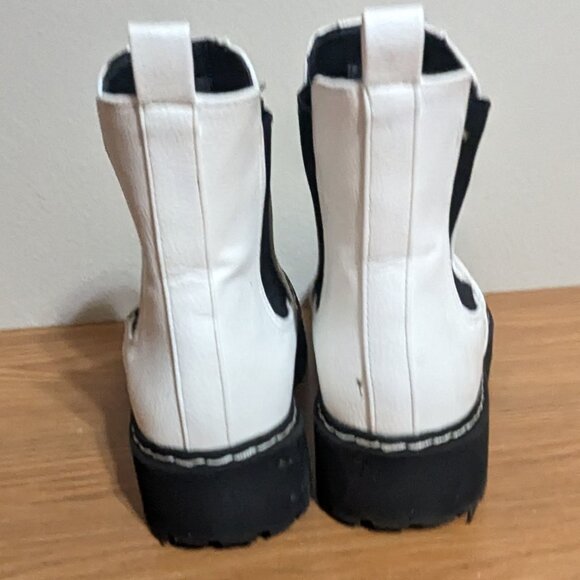 Sincerely Jules White Hippie Slip On Boots Size 7 - Picture 4 of 9